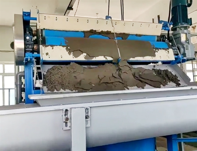 內蒙古客戶定制的，帶式濃縮脫水一體機順利投入使用